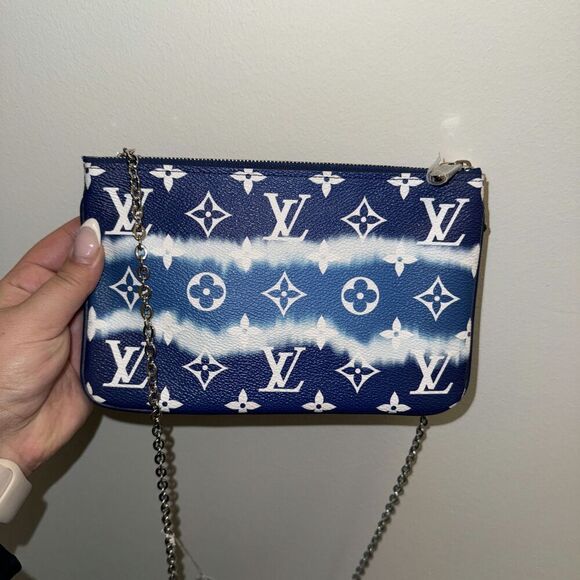 Louis Vuitton Escale Double Zip Pochette in Blue Monogram Giant - Picture 4 of 11